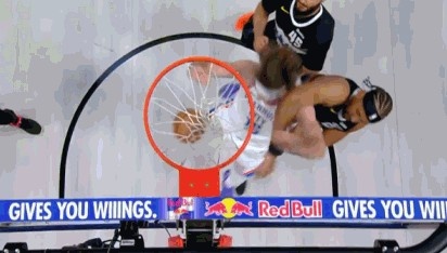 最安全的杠杆炒股平台官网 急眼了！卡尔森劈扣纳吉 下回个卡尔森再起被纳吉身后凶狠拉下